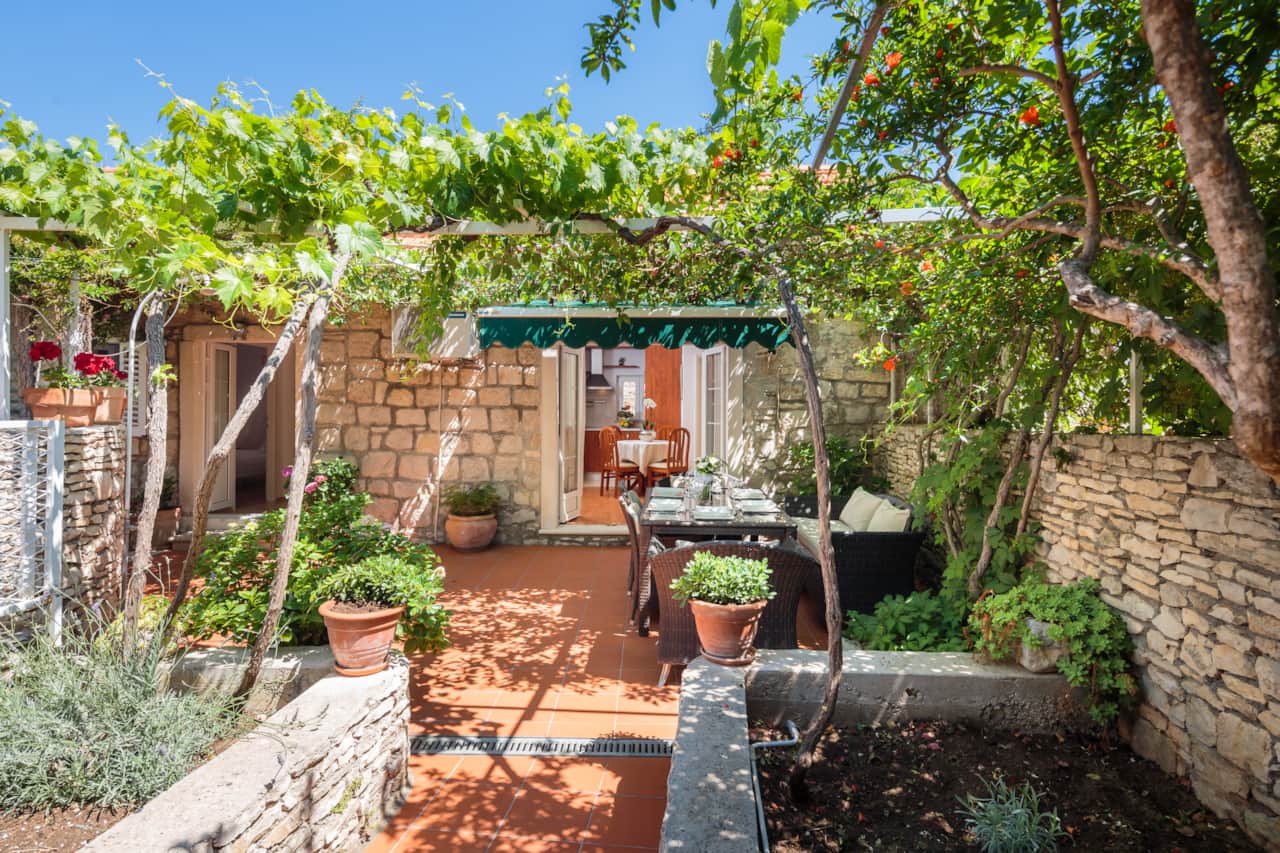 Nona Guesthouse - Charme Holidays