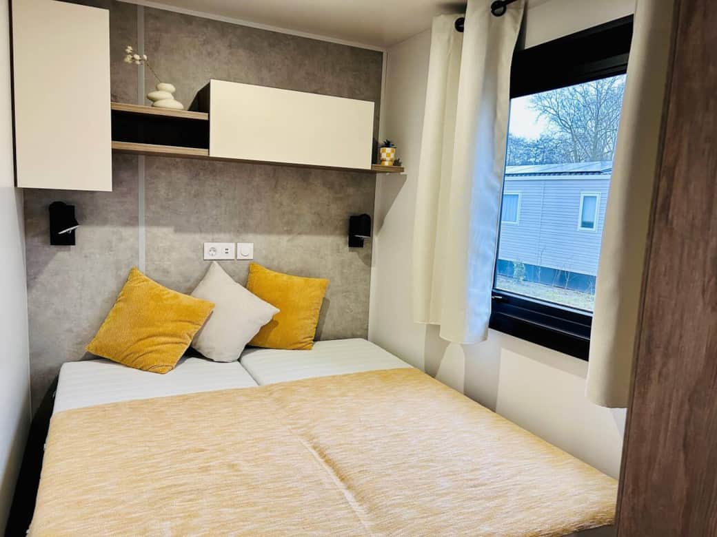 Nebenschlafzimmer 1 mit zusammengeschobenen Betten