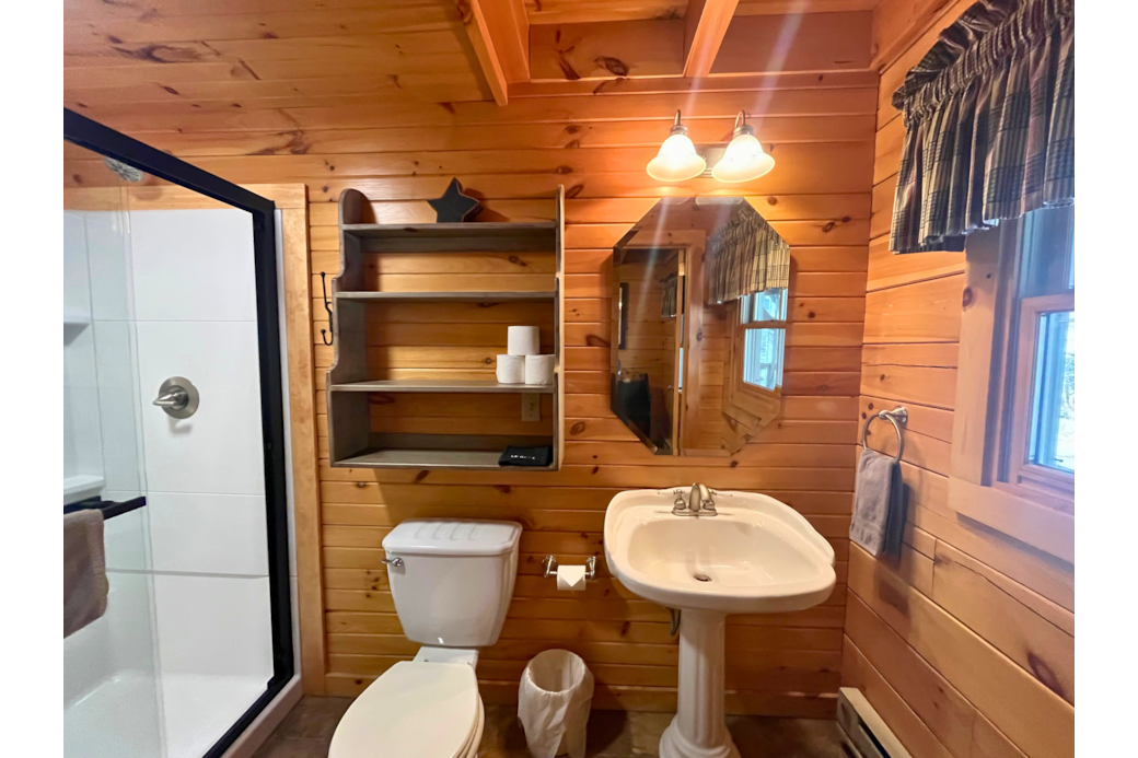 Full bathroom on the main level. 