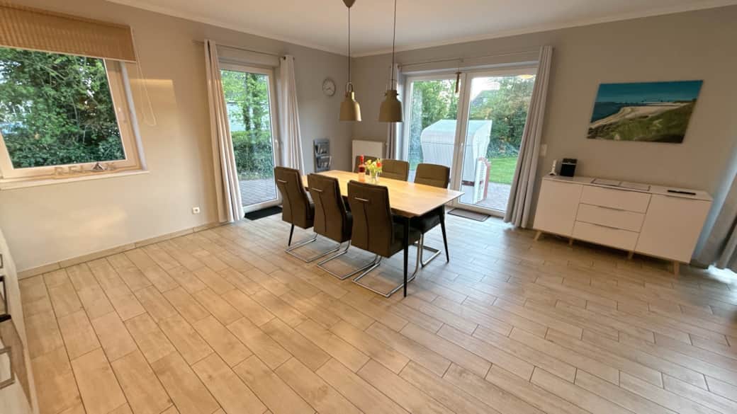 05 ferienhaus sonne fehmarn esstisch terrasse 01