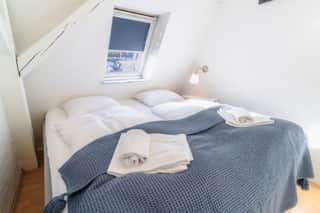 Schlafzimmer 2 mit großem Doppelbett