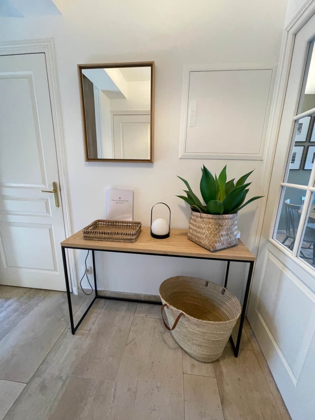 Dès l’entrée, vous serez séduits par l’ambiance chic et décontractée