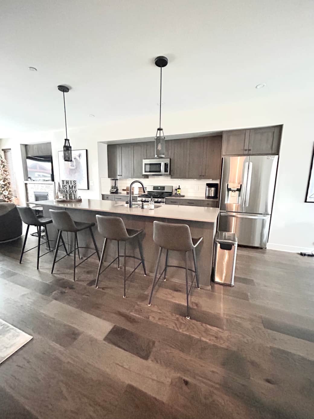 Large island with seating