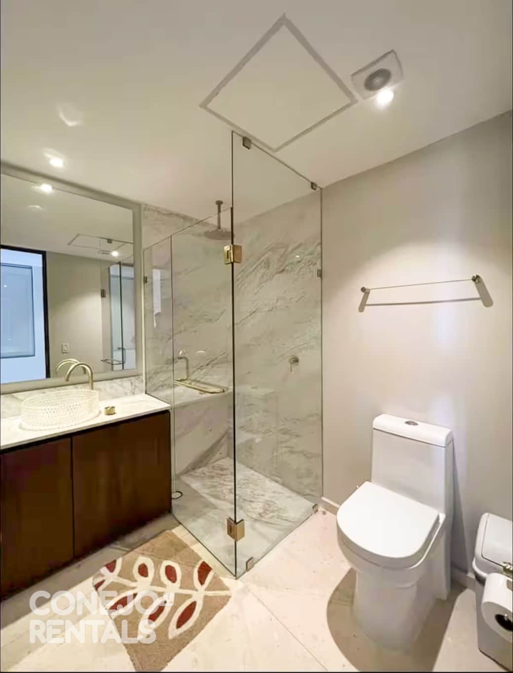 Acabados modernos y atmósfera relajante. Baño privado en tu refugio Bolongo Acabados modernos y atmósfera relajante. Baño privado en tu refugio Bolongo