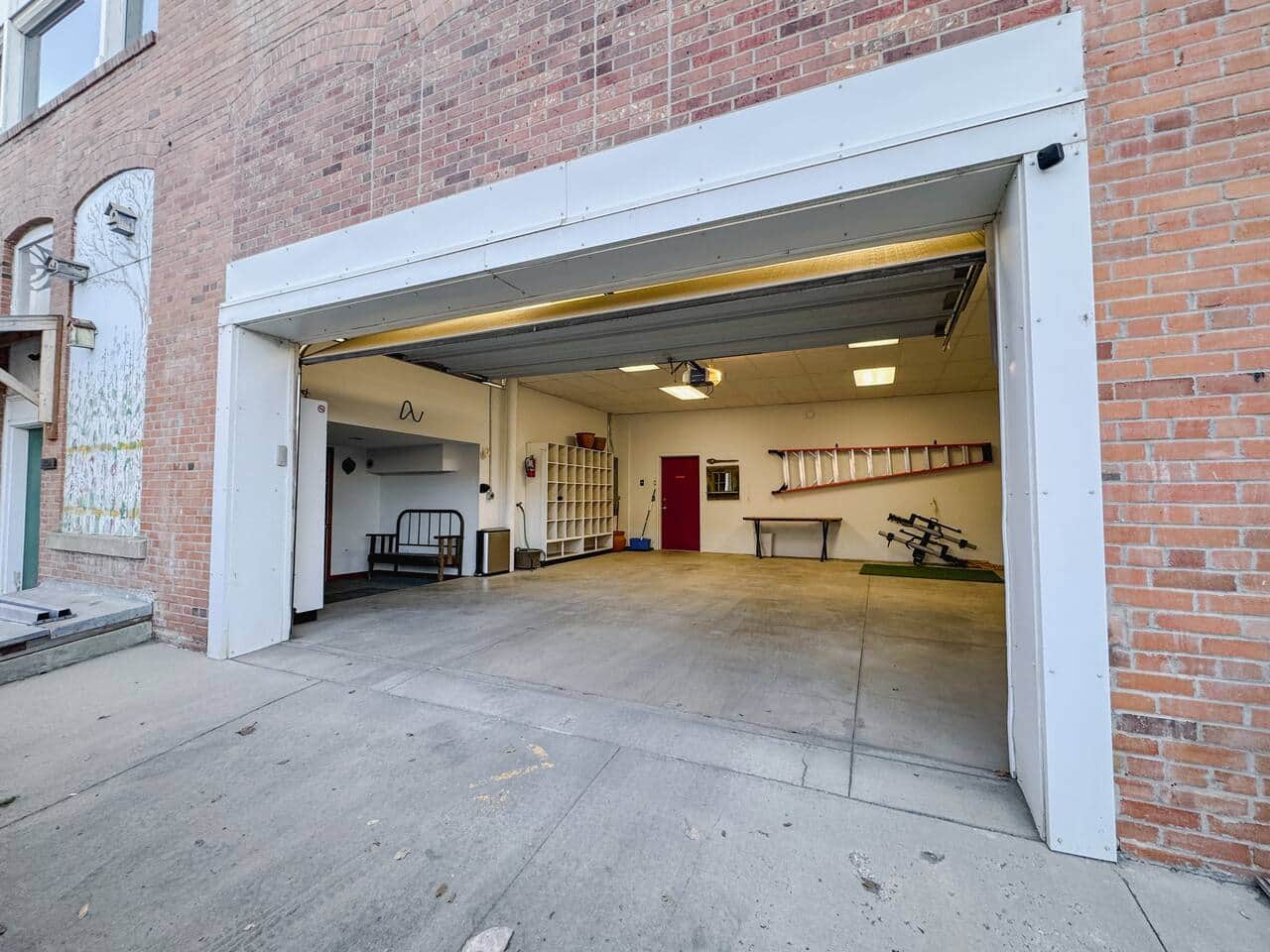 New York Store Suite third bedroom