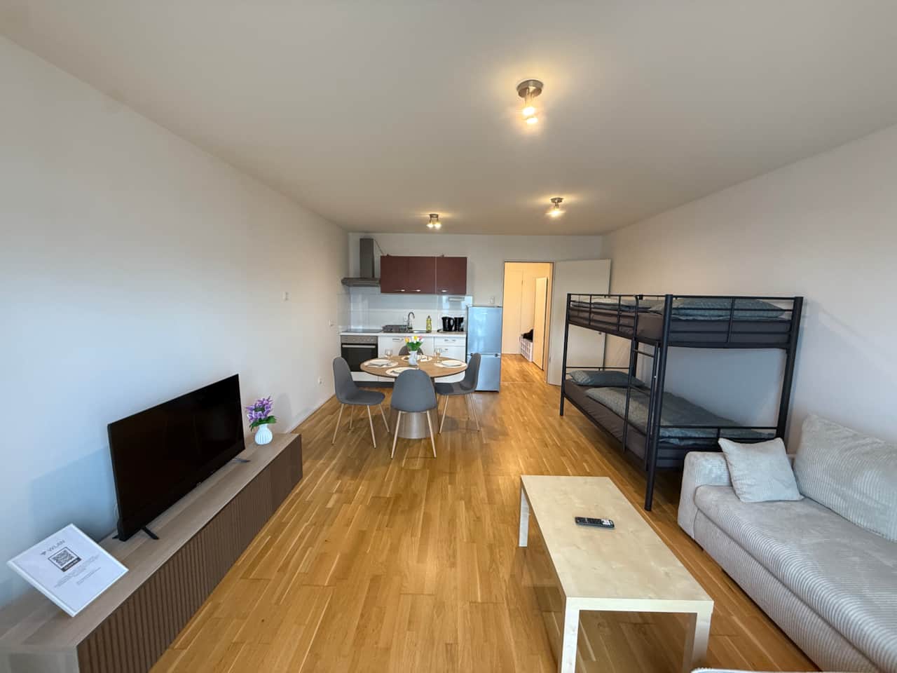 Wohn/Ess/Schlafzimmer
