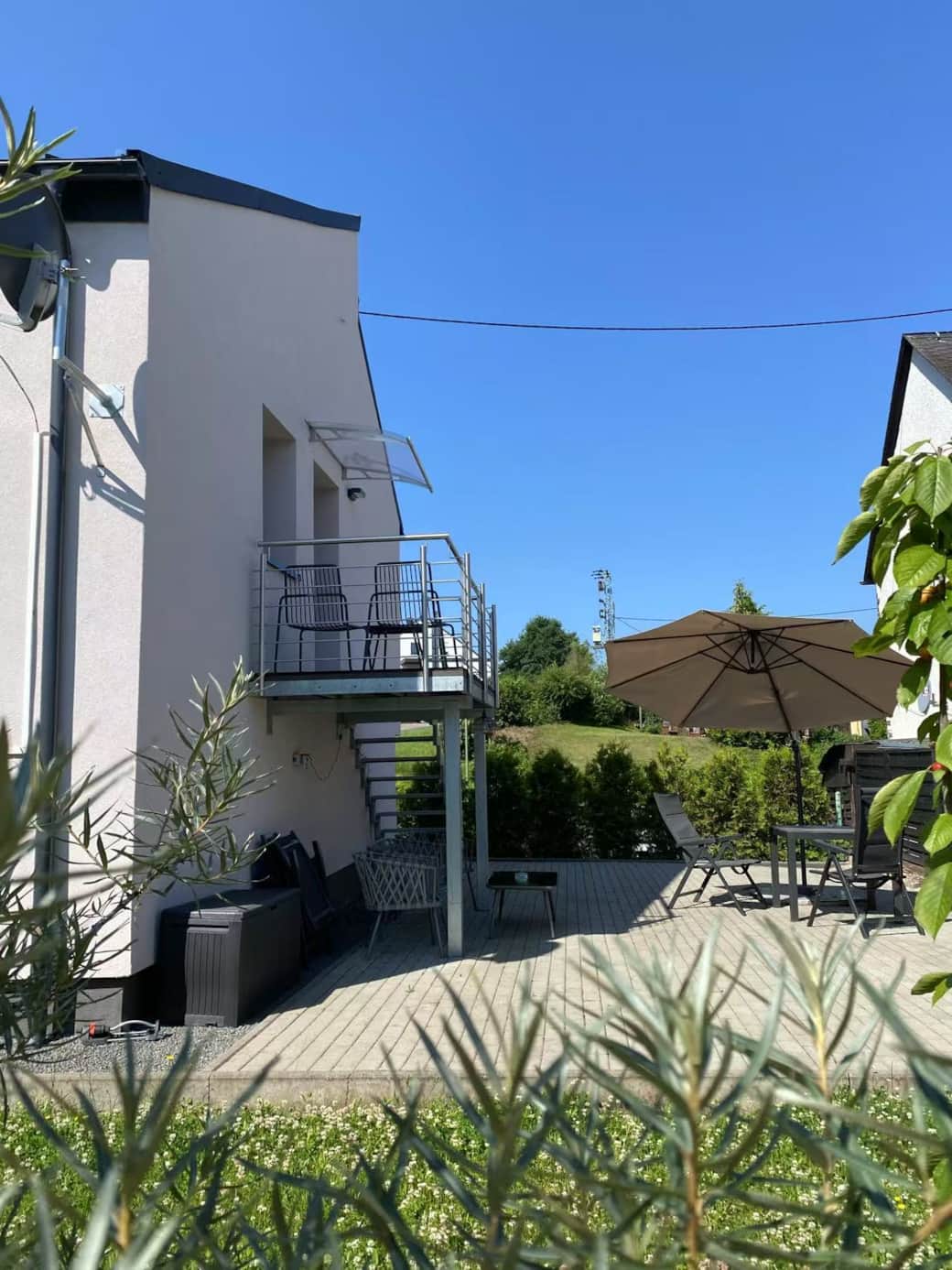 Privat Garten mit Balkon Privat Garten mit Balkon