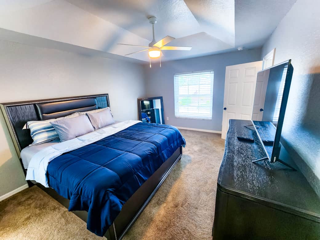 Master Bedroom with King size bed, TV, mirror, nightstand and en suite bathroom Master Bedroom with King size bed, TV, mirror, nightstand and en suite bathroom