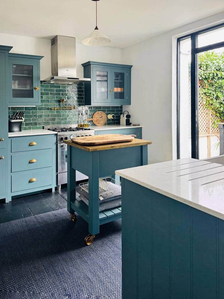 Kitchen with access to the garden