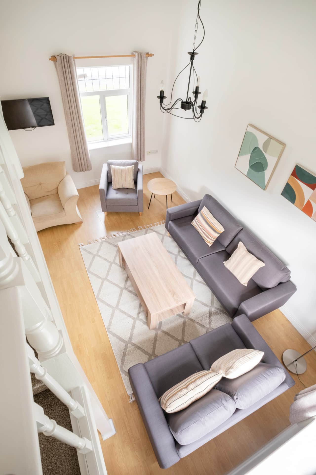 Living Room (beige archair not in living room anymore)