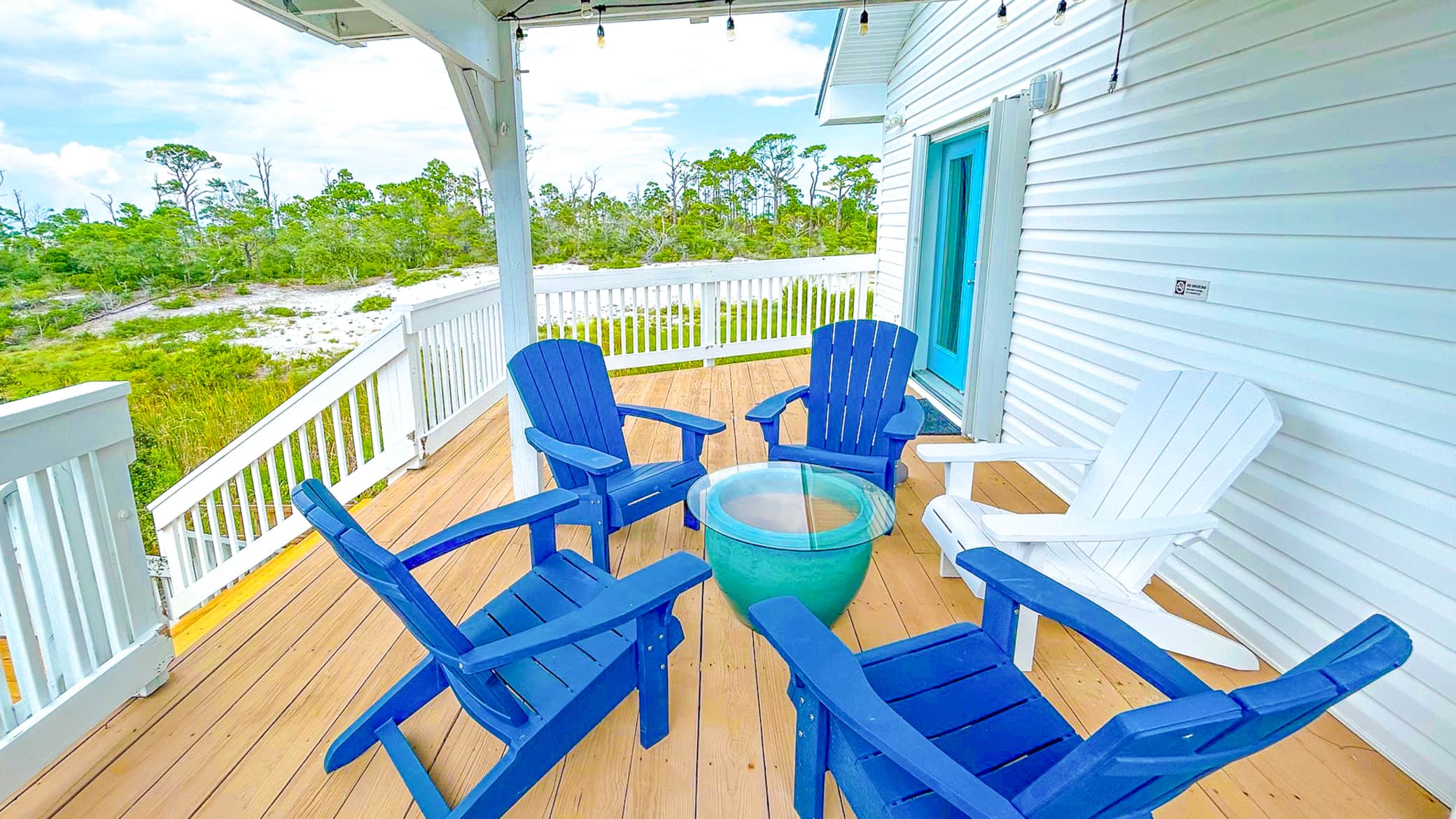 https://l.icdbcdn.com/oh/ea39f558-d33a-497d-98e6-6759599501f5.jpg?w=2080-3