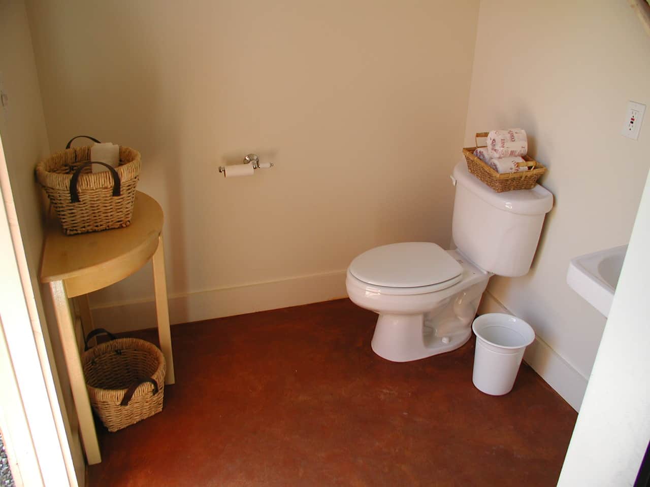 Clean, Modern Bathrooms