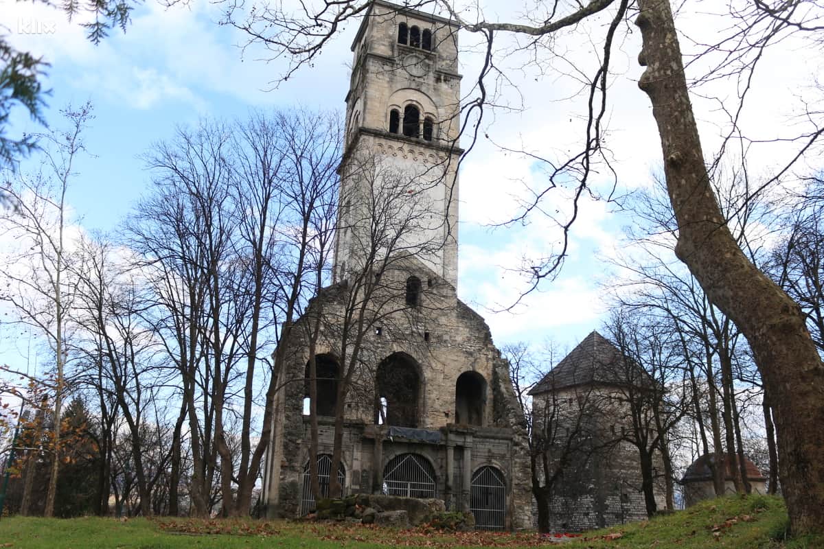 Ruinen der Kirche Sveti Ante in Bihać – Ein Zeugnis der Geschichte