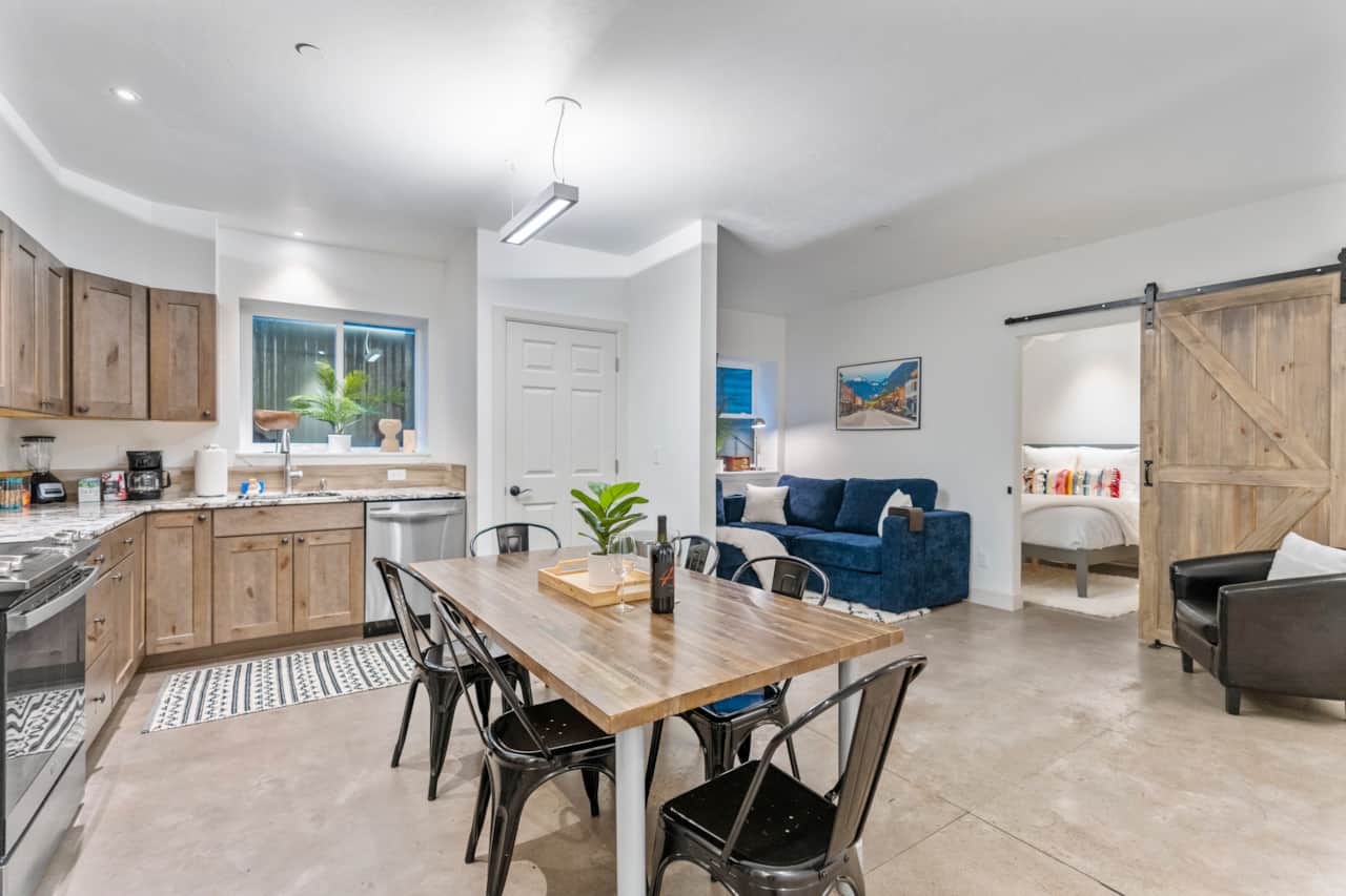 Long layout with heated concrete floors