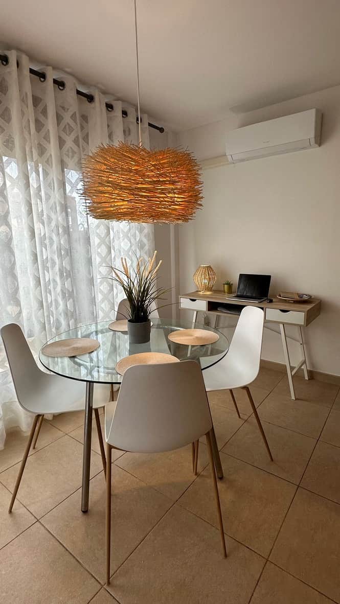 Zona comedor y estudio