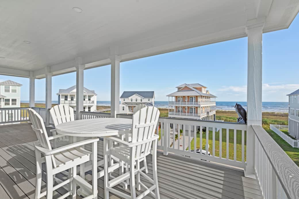 Front deck 2nd floor with beach view Front deck 2nd floor with beach view