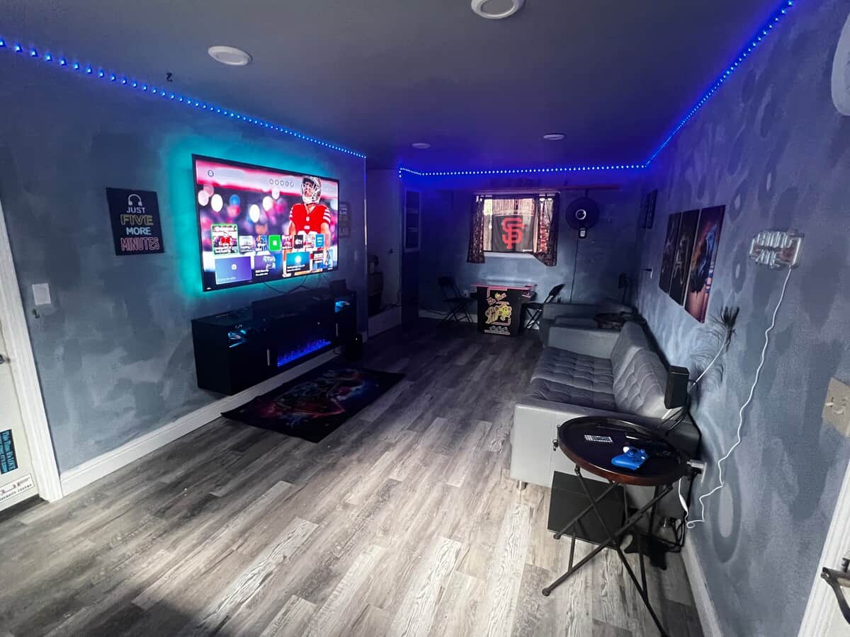 . Xbox with 4 controllers and a Nintendo switch with 4 controllers . LED lights Surround sound 