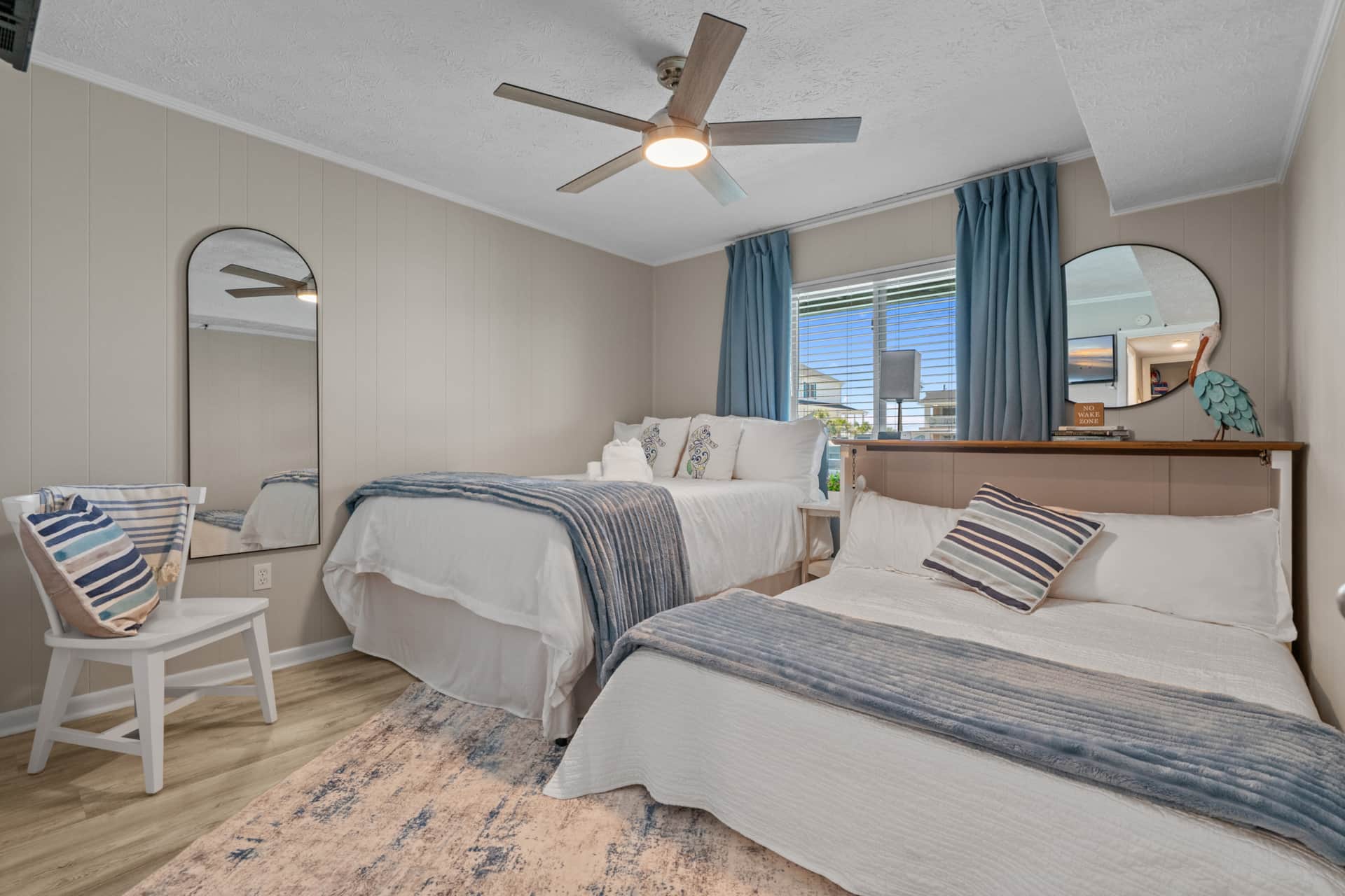 Guest bedroom with queen bed and queen Murphy bed at The Sapphire Pelican