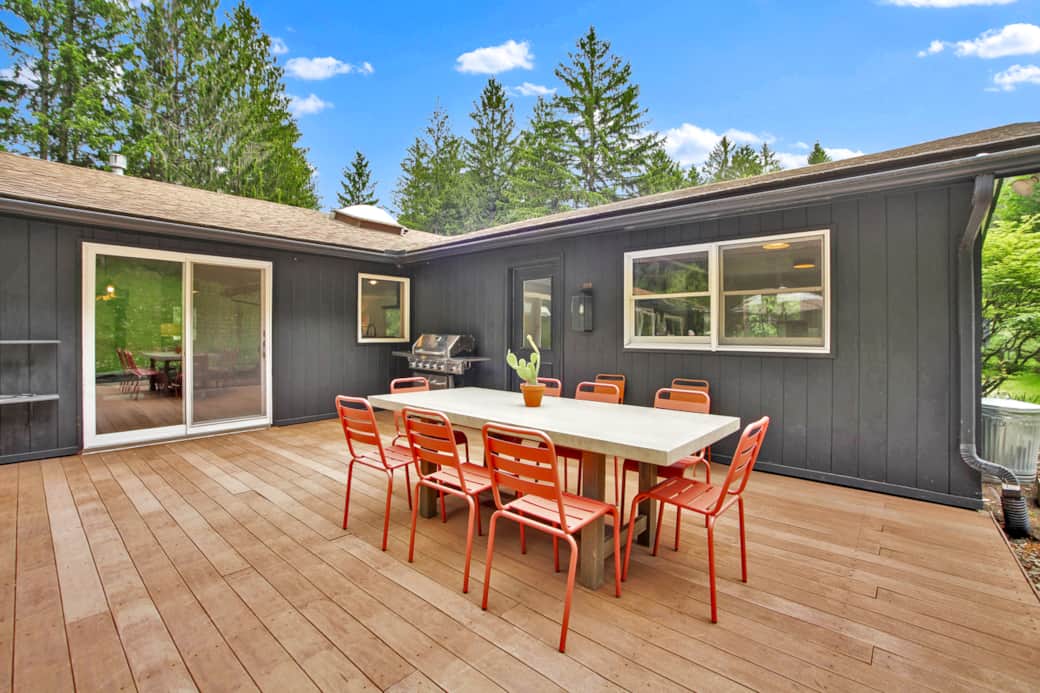 3 access points from indoors to the back patio. 