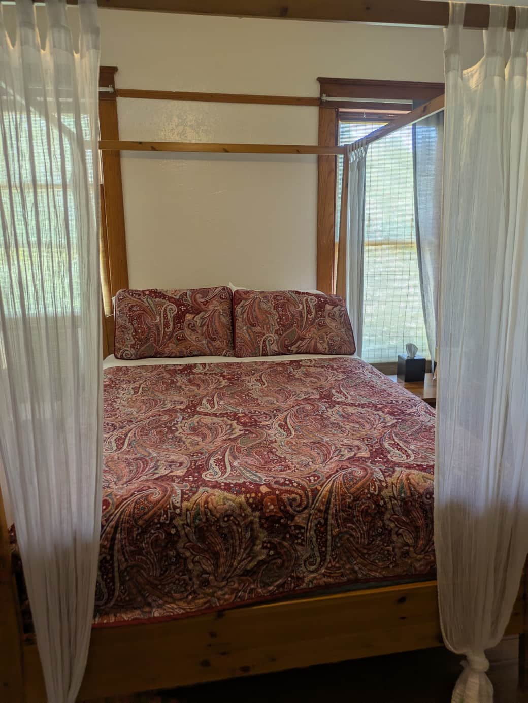 Room 9 Queen 4-poster bed