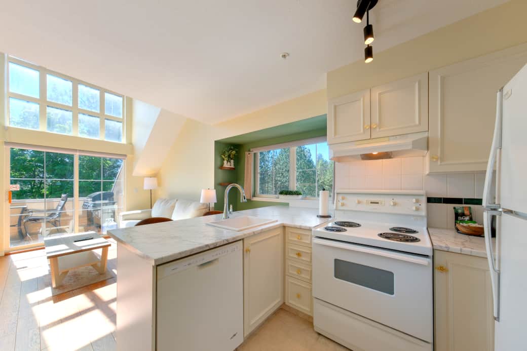 Unit 313 Full Kitchen