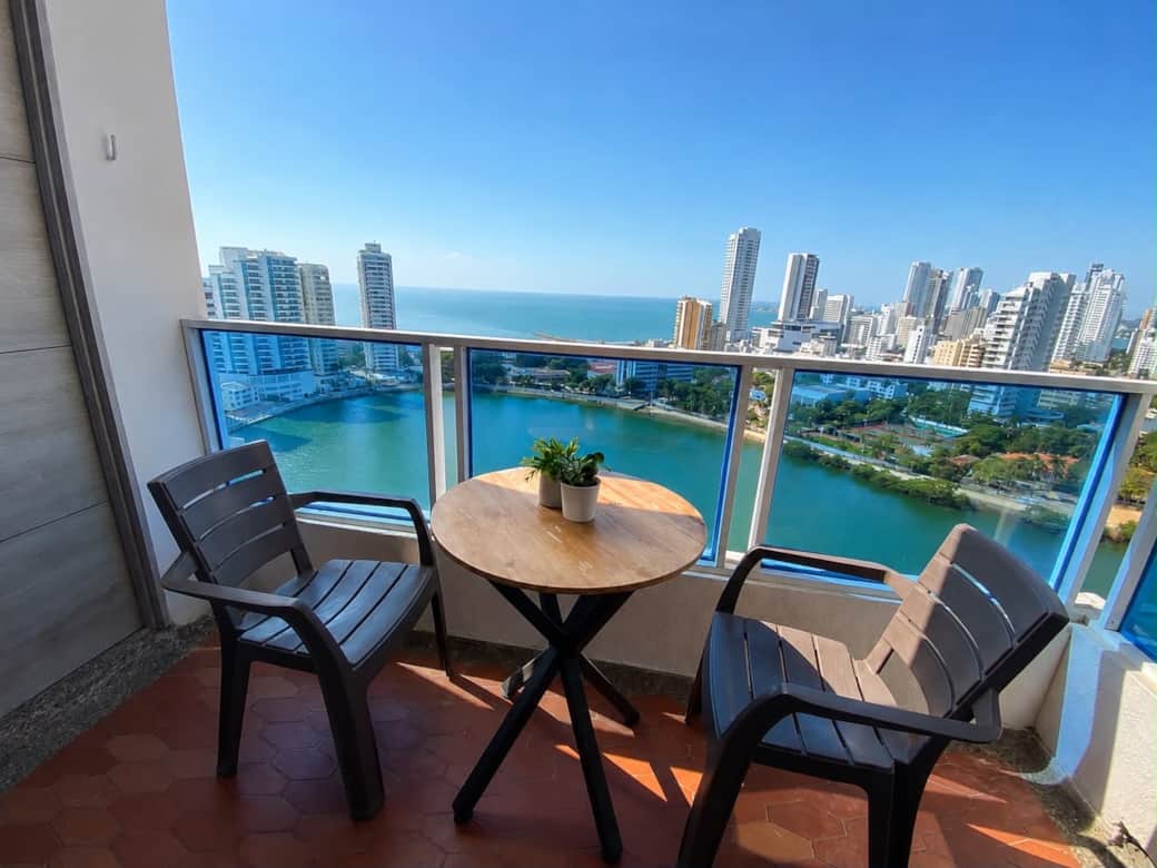 Balcón con vista al Mar Caribe y a El Laguito desde el apartamento 