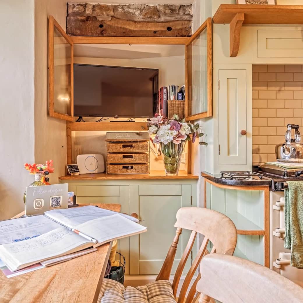 Coffee poured, plans loosely made, and no rush to be anywhere. Just sitting together, watching the village wake up outside the window. Coffee poured, plans loosely made, and no rush to be anywhere. Just sitting together, watching the village wake up outside the window.