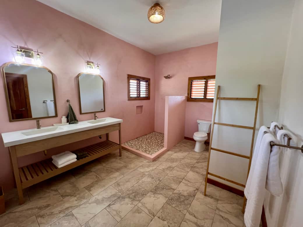 Ensuite bathroom 1