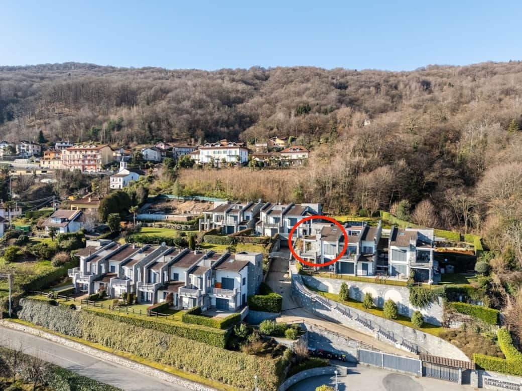 Our appartment is located on the hills, in a quiet spot just outside the center of Baveno. Our appartment is located on the hills, in a quiet spot just outside the center of Baveno.