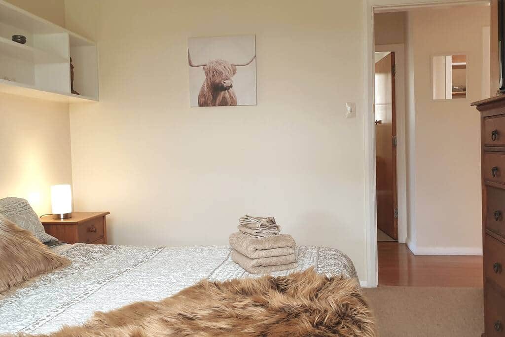 Bedroom2 King bed