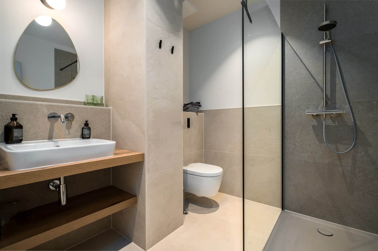 Private Badezimmer mit Kaldewei Walk-in Shower