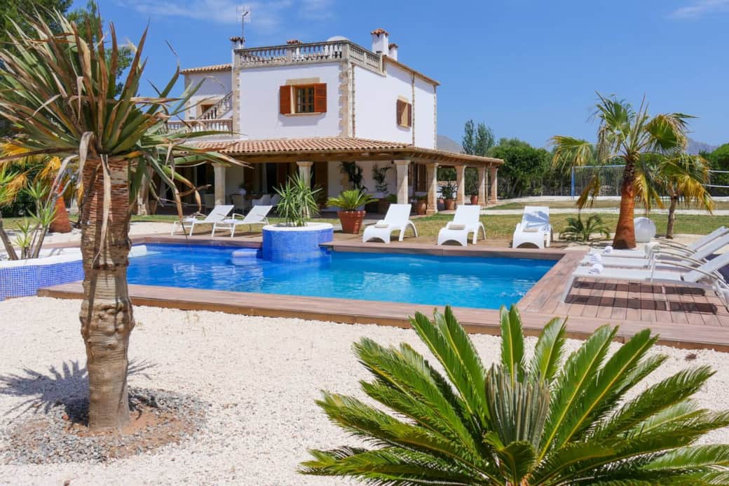 Grosser Pool und Garten Grosser Pool und Garten