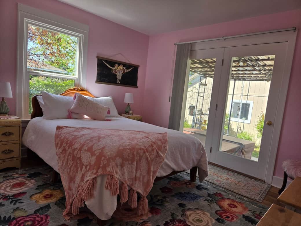 Pink room, with queen bed and access to outdoor hot tub.