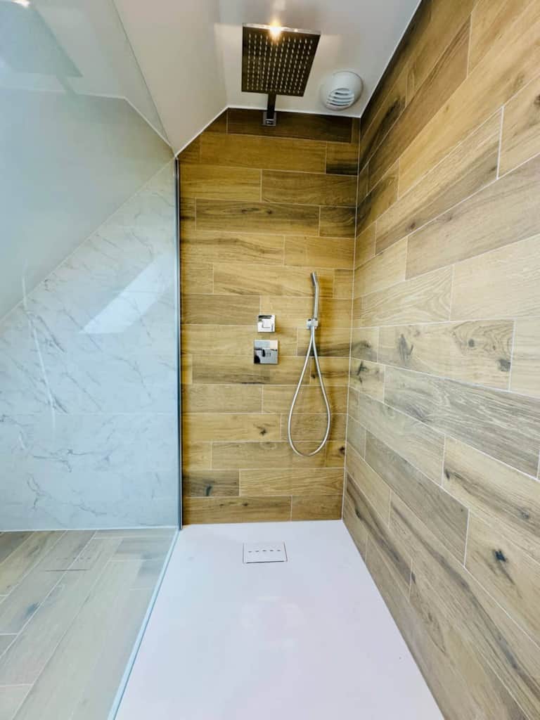 La Bastide du Causse — La douche de la seconde salle de bains
