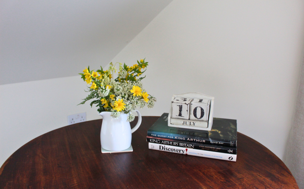 Living Room Corner Table