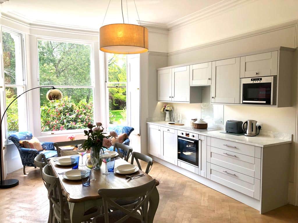 Spacious Light and Open Plan Kitchen Dining 