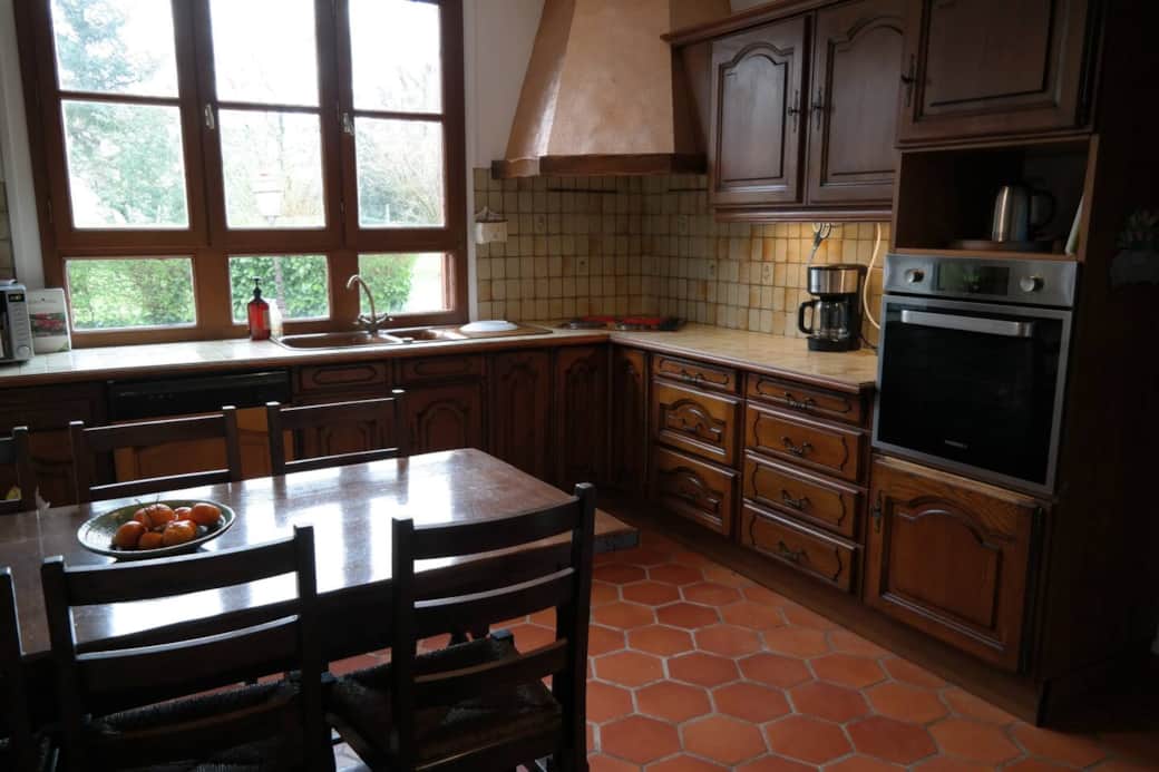 Kitchen with oven, combi fridge freezer, microwave oven and dishwasher