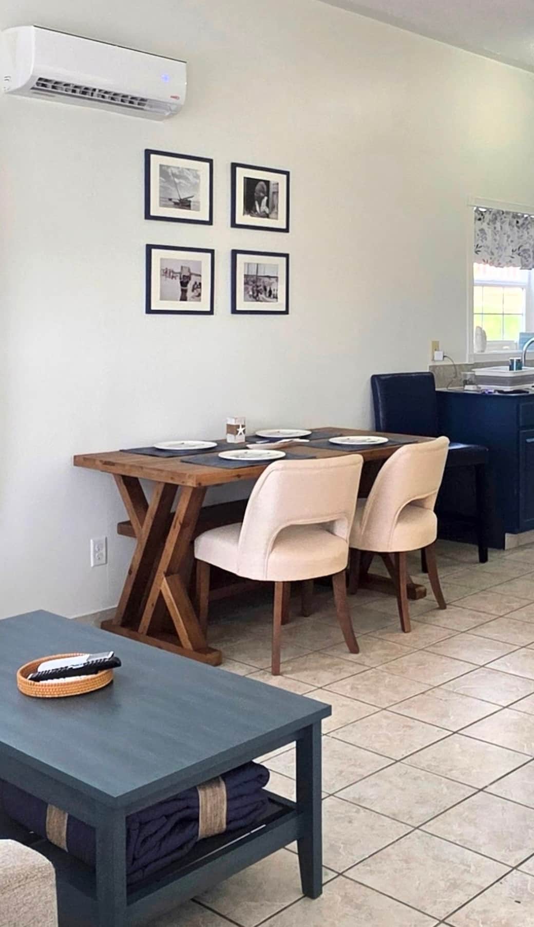 table for 4, bench along the wall