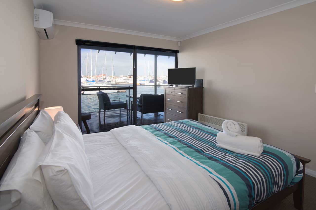 7-33 Spinnaker Bvd 10