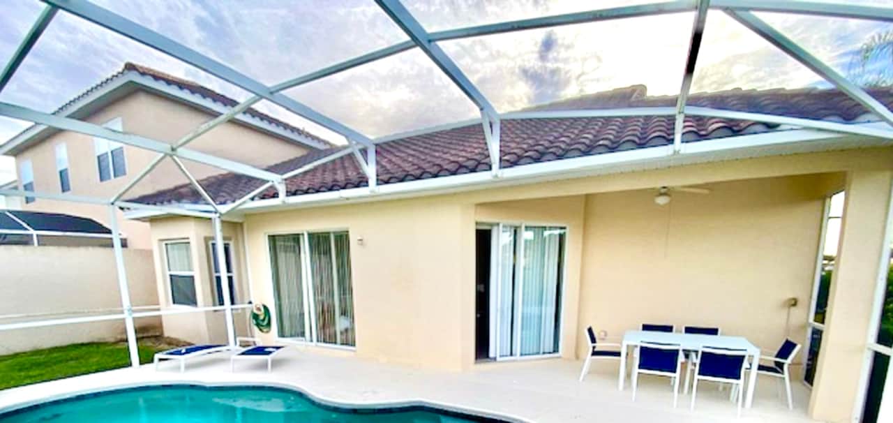 Direct access to a covered lanai