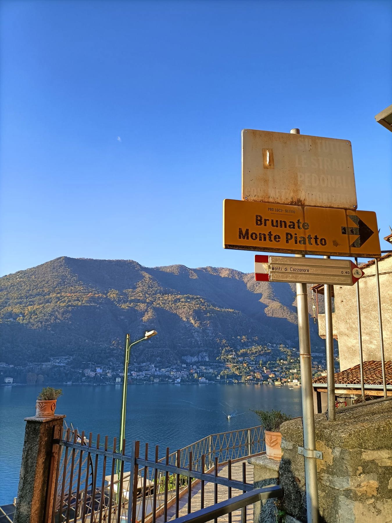 Inizio passeggiata per Montepiatto/Brunate