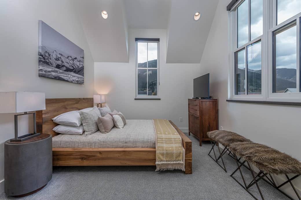 Guest Suite Upstairs (Queen Bed)