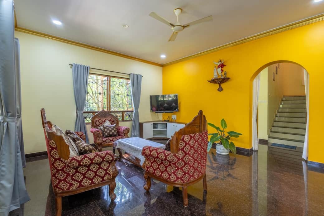 Modern Comforts in a Classic Villa Setting. Modern Comforts in a Classic Villa Setting.