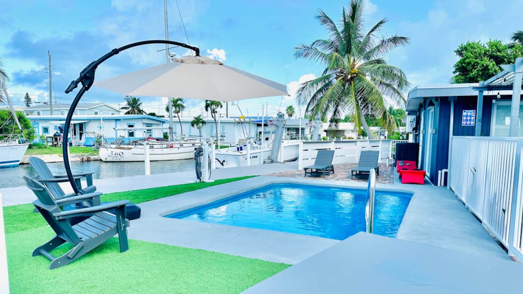 Private pool next to the dock 