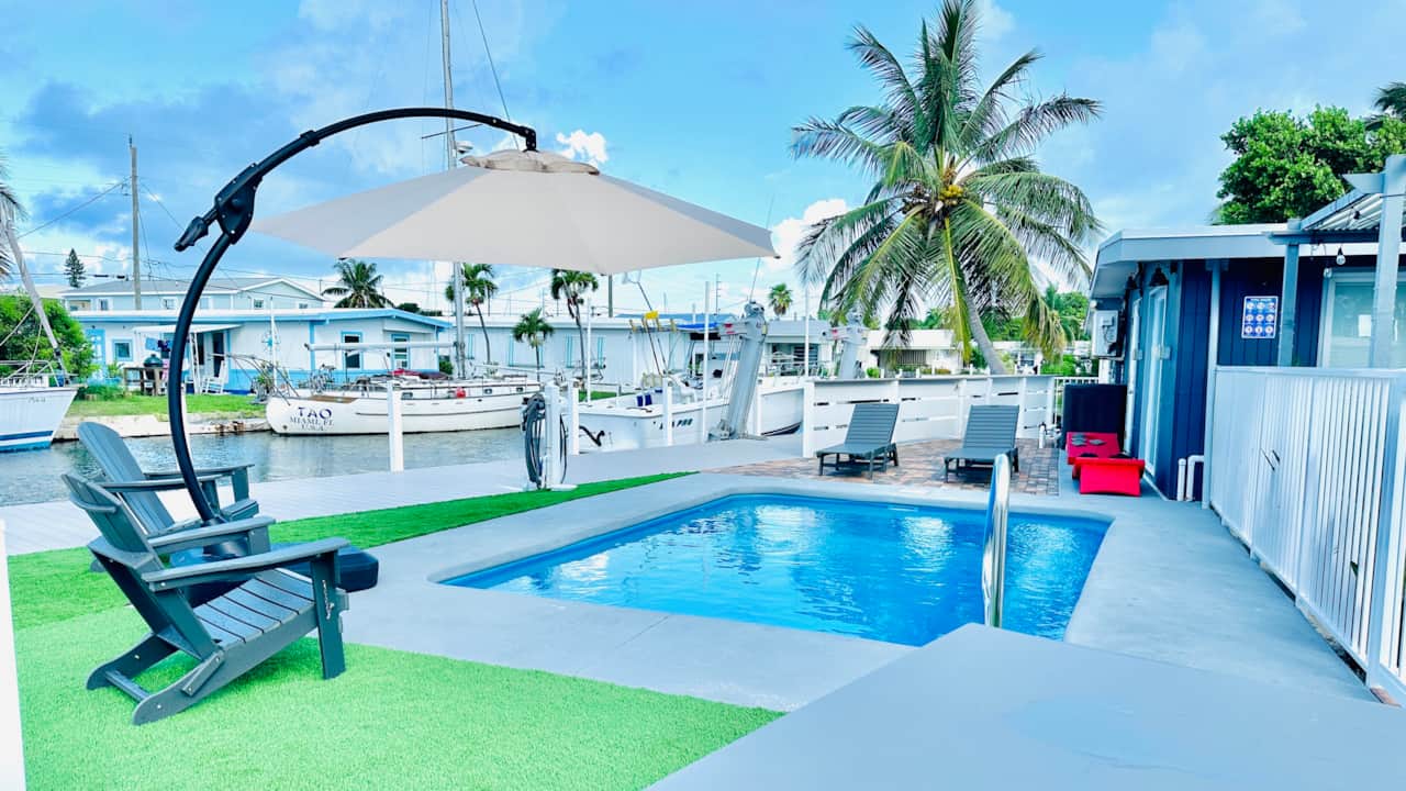 Private pool next to the dock 