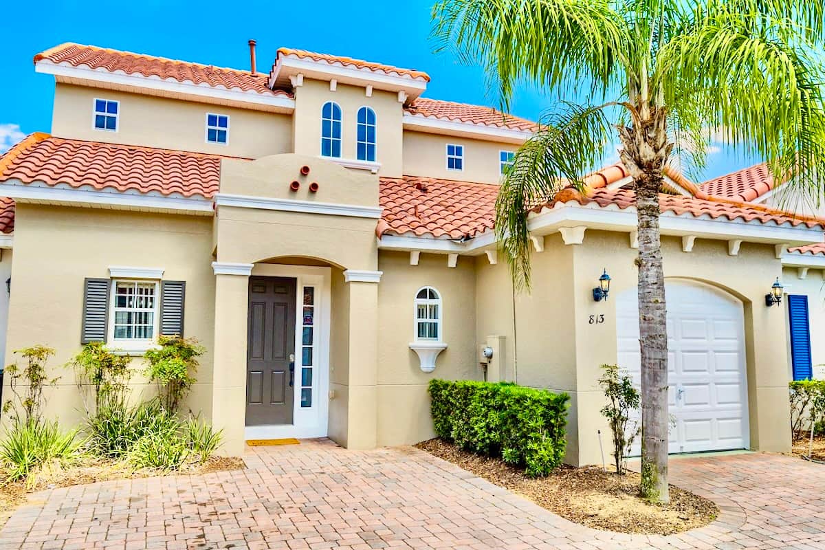 New refurbished 4 Bed, 3.5 bath villa
