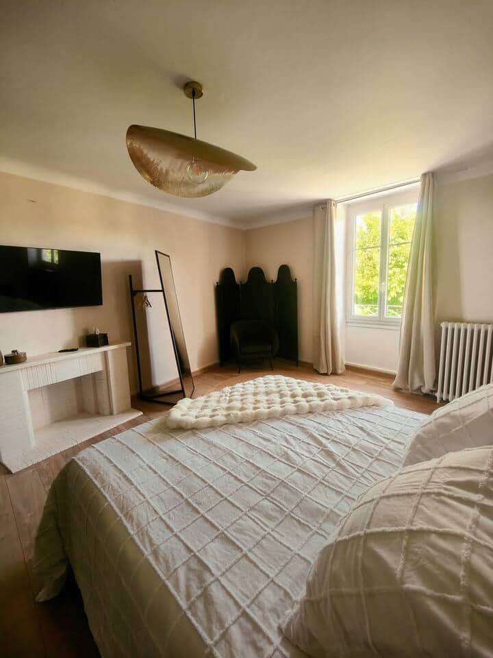 Chambre climatisée avec salle d'eau Chambre climatisée avec salle d'eau