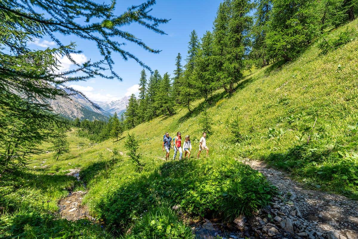 Randonnée pédestre au départ de Pramorel, sentiers des Hautes-Alpes, Serre Chevalier Vallée