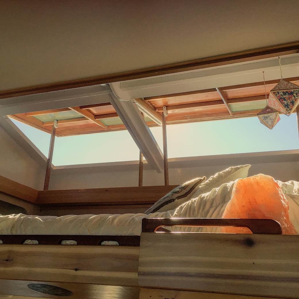 Sleeping loft with double bed and pop-up hatches for stargazing or cloud surfing Sleeping loft with double bed and pop-up hatches for stargazing or cloud surfing