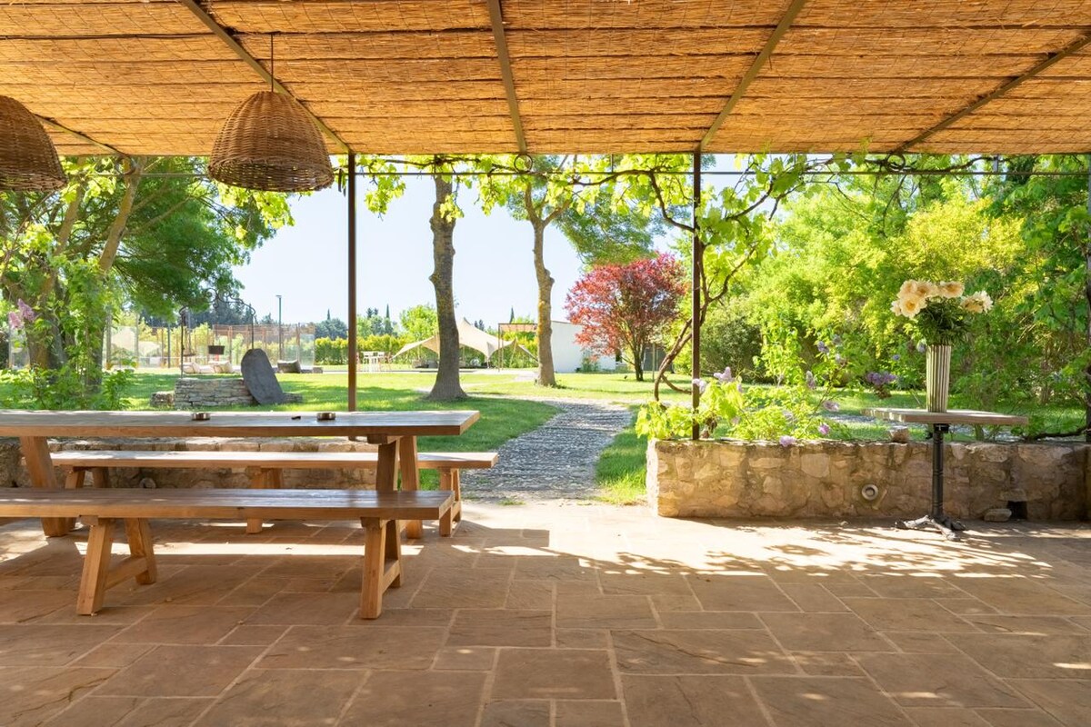 Provençal farmhouse & padel court swimming pool AC